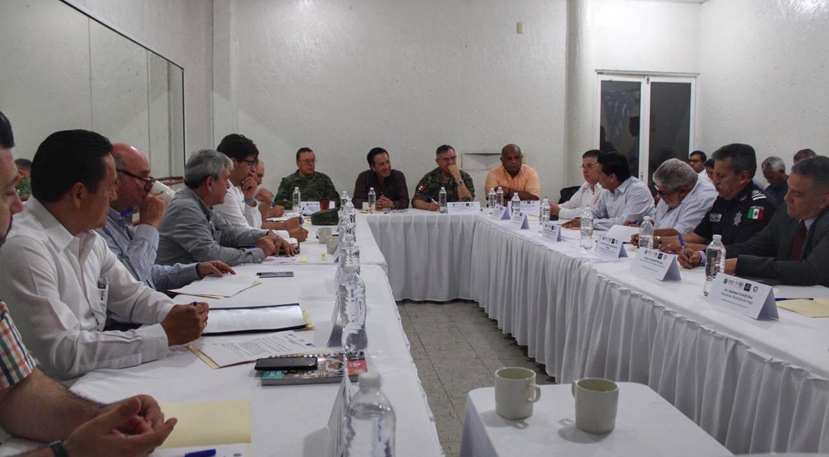 radiowebglobal's tweet photo. @HGutierrez_M: Con el firme compromiso de coordinar estrategias de seguridad en la región de las altas montañas, realizamos Mesa de Coordinación para la Construcción de la Paz en el municipio de Tezonapa, encabezada por el gobernador @CuitlahuacGJ.... https://t.co/CZxDQMp0cD