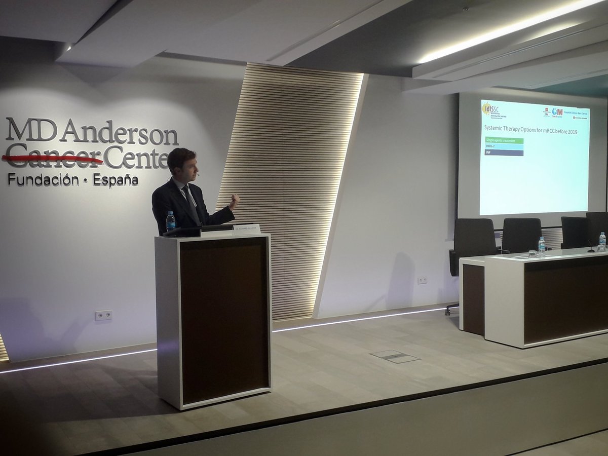 MDAnderson_ES's tweet photo. El Dr Javier Puente nos habla del uso de datos en tratamientos de primera línea de #cáncerderiñón metastásico. #CONKID https://t.co/boUl3nqEWZ