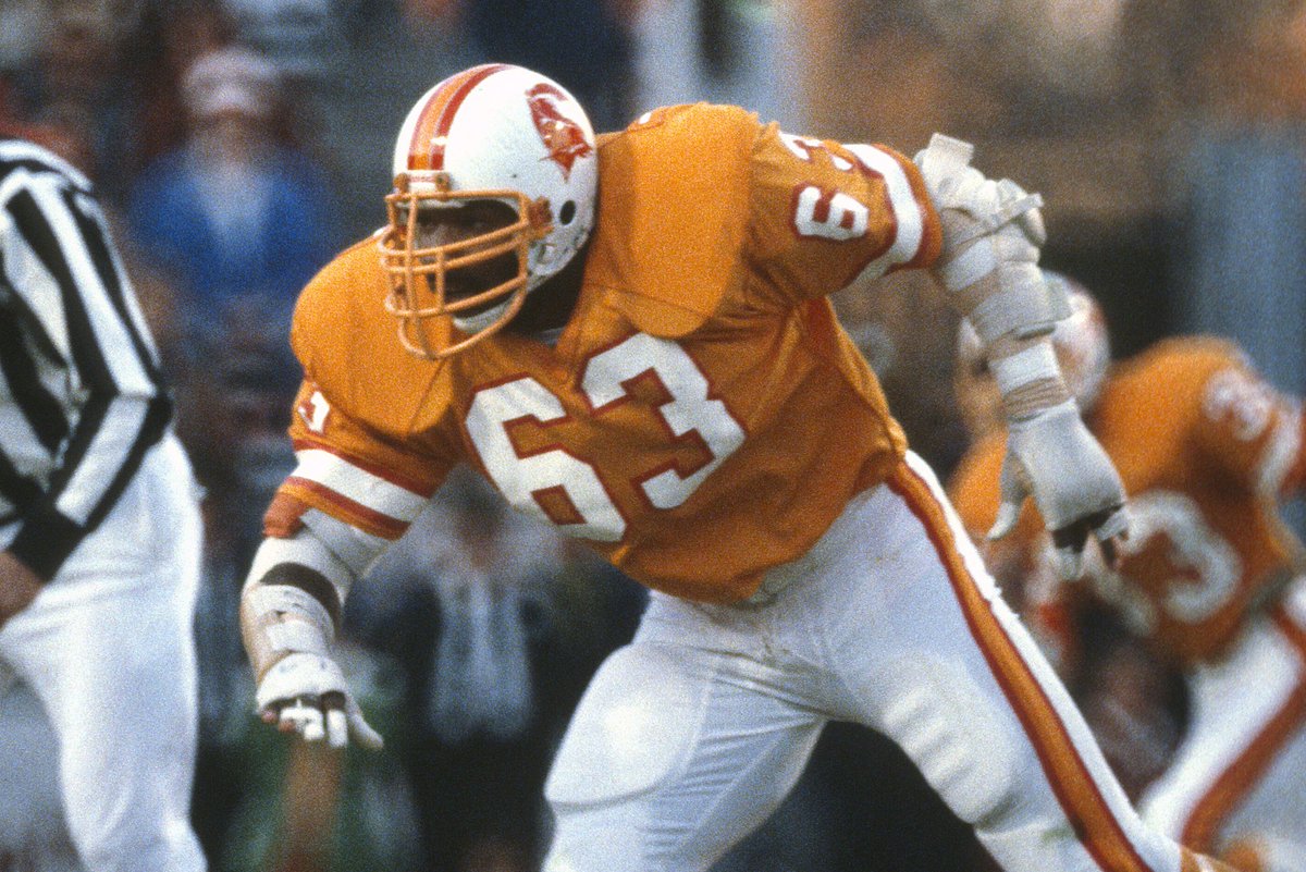 TheAthleticTB's tweet photo. Tampa to unveil downtown statue for Buccaneers great Lee Roy Selmon

Franchise's first draft pick and Hall of Famer, who also served as athletic director at USF, died in 2011 at age 56.

@gregauman has the story: https://t.co/q8J2b8k5Kt https://t.co/nrSNLuaoin