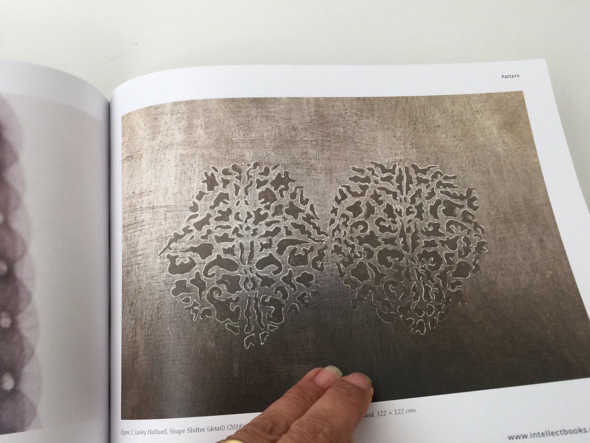 halliwellesley's tweet photo. Ooh.... Just received my copy of  Drawing: Research, Theory, Practise 4.1 Drawing Pattern and Chaos. Guest editor Sarah Horton @nunews3 #sarahhorton #workinprint #shine #reflection #entry #pictureplane 
https://t.co/B4XOHuT4fw 
@IntellectBooks https://t.co/za43IvS1ok