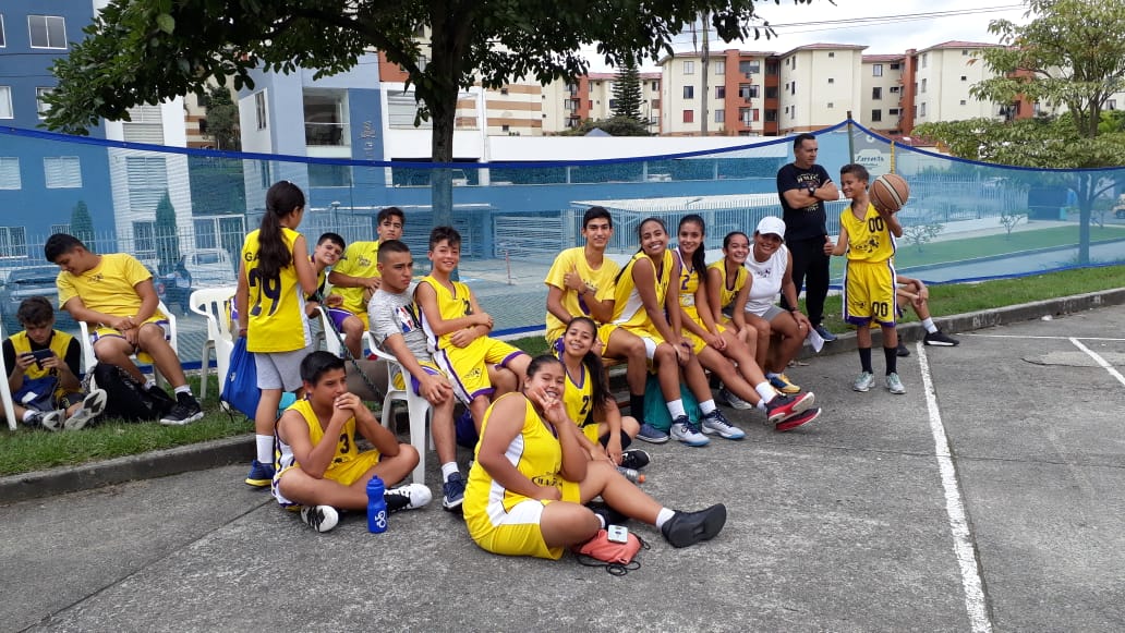 MAESSPORT's tweet photo. Agradecemos al club Fighters del municipio de Zarzal Valle por su visita, gran jornada de mucho basket la que tuvimos el sábado 18 de Mayo. Gracias por su participación equipo MAES y familiares que nos acompañaron. ¡VAMOS POR MÁS! 🏀💪💛💜 https://t.co/TFTcEhwCqq