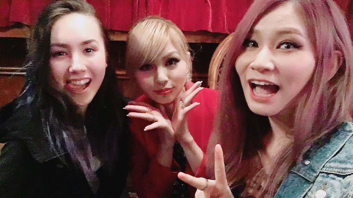 nanahatori's tweet photo. Thank you Chelsea Hotel!! 楽しいライブでしたぁぁ
そして今日のボーカル全員とても強かった。うん。みんな歌唱力半端なくてゾクゾクしたぜい。
ガールズ組と写真パシャリ🤳✨
With Emma & Mannie❤️
#nanaproject #ななぷろ https://t.co/Oby2WfKLzC