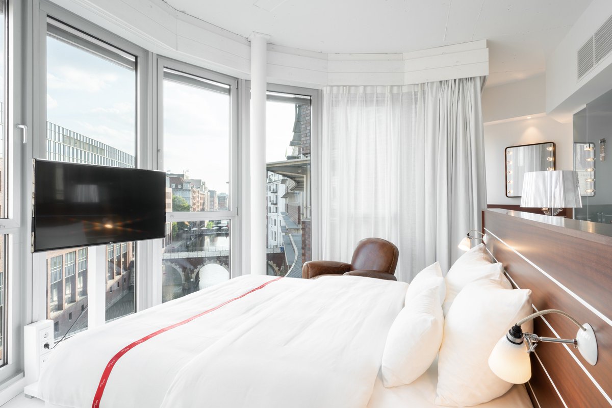 GrifcoPR's tweet image. Set on #Hamburg's waterfront, @RubyHotels' #RubyLotti offers the ideal spot to wake up to picture-perfect views... #RubyHotels #LeanLuxury