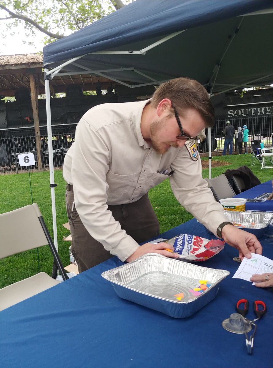KlamathRefuge's tweet photo. We had a great time at World Migratory Bird Day in Klamath Falls over  the weekend! Despite the cold and wind, we still had a stellar turnout! A  very big thank you to all that helped make the event possible! https://t.co/vgnn0MtH1j