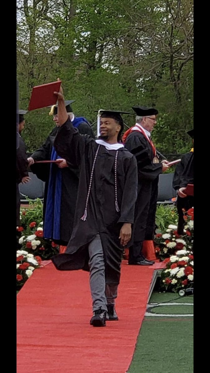 DJGODMODE's tweet image. Took me 5 years to walk this stage. One of the first in my family with a degree. A criminal justice degree at that. I’m only posting these to motivate the next person 💯❤️. Anything is possible if you believe in yourself.