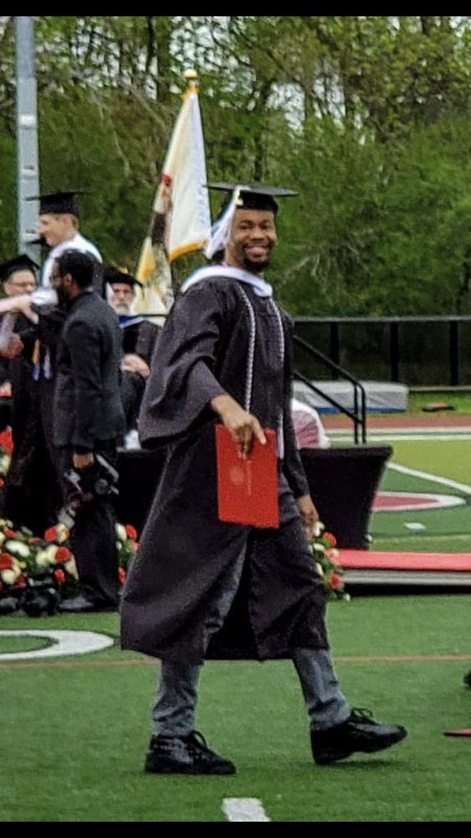 DJGODMODE's tweet image. Took me 5 years to walk this stage. One of the first in my family with a degree. A criminal justice degree at that. I’m only posting these to motivate the next person 💯❤️. Anything is possible if you believe in yourself.