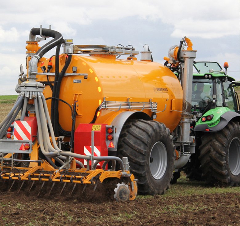 AgriIndustry's tweet image. Benefit from optimal traction with our Profiline #Tanker feautring a suspended drawbar combined with a #toplink cylinder. The two-compartment tanker starts at a 15,500-litre capacity and maintains optimal hitch pressure with staggered unloading. ow.ly/N2n350ueV2A