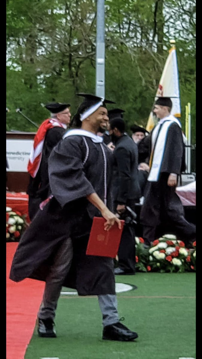 DJGODMODE's tweet image. Took me 5 years to walk this stage. One of the first in my family with a degree. A criminal justice degree at that. I’m only posting these to motivate the next person 💯❤️. Anything is possible if you believe in yourself.