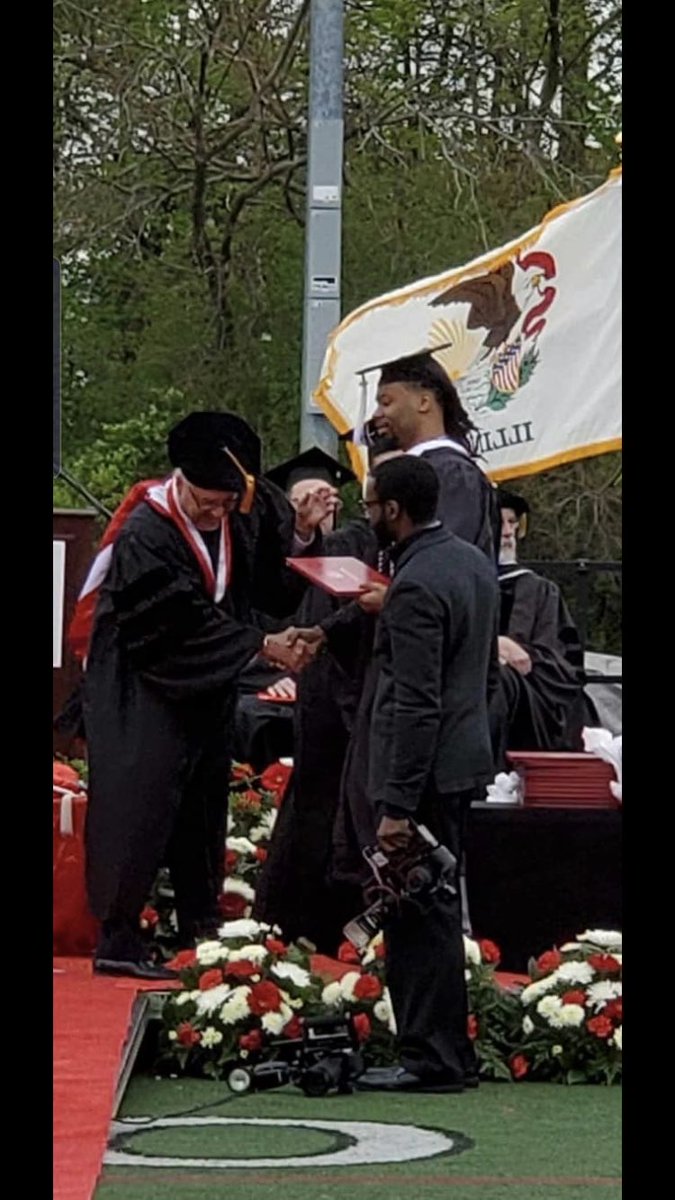 DJGODMODE's tweet image. Took me 5 years to walk this stage. One of the first in my family with a degree. A criminal justice degree at that. I’m only posting these to motivate the next person 💯❤️. Anything is possible if you believe in yourself.
