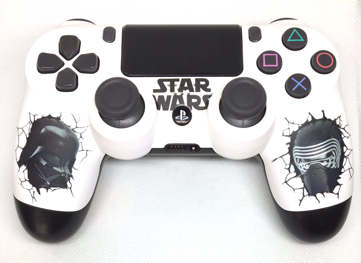 GeekServices's tweet image. Salut à tous, New modèle Star wars
La « Kylo &amp;amp; Vador » blanc softtouch 😍
#Geekcontroller #Ps4 #Kyloren #Vador #Softtouch 
geek-services.fr/boutique/geek-…
Excellente soirée à tous! 😃