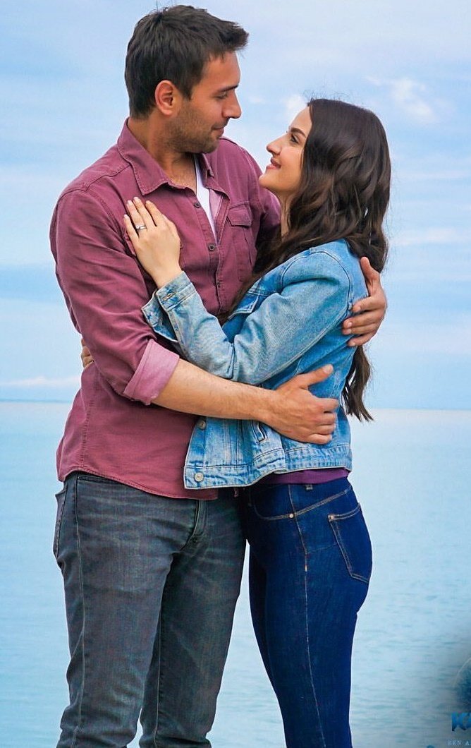 "ama bende kalp var sizin benim kalbimle zorunuz ne sayın astepe ve helvacıoğlu.."🕊💕

#SenAnlatKaradeniz #UlaşTunaAstepe #İremHelvacıoğlu #NefTah