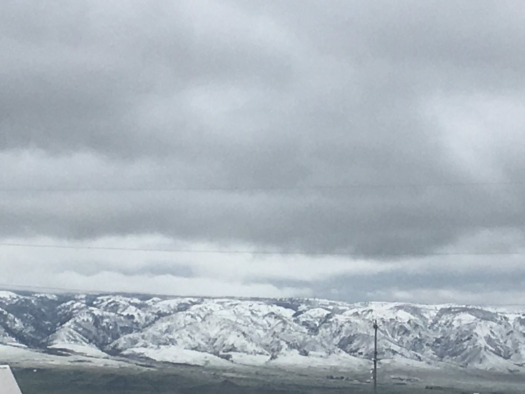 RyangoldWX's tweet photo. The view from just outside the studio today, what a gorgeous city Casper is!! #wywx #caspermountain https://t.co/QIRu0IBLCB