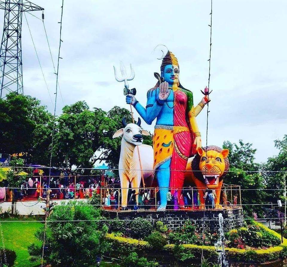 JoharCg's tweet photo. चंद्रहासिनी मंदिर परिसर चंद्रपुर में भगवान अर्धनारीश्वर की विशाल प्रतिमा।
#Chandrahasini #Chandrapur #Temple #JoharChhattisgarh #Chhattisgarh https://t.co/CnMiYI75oo