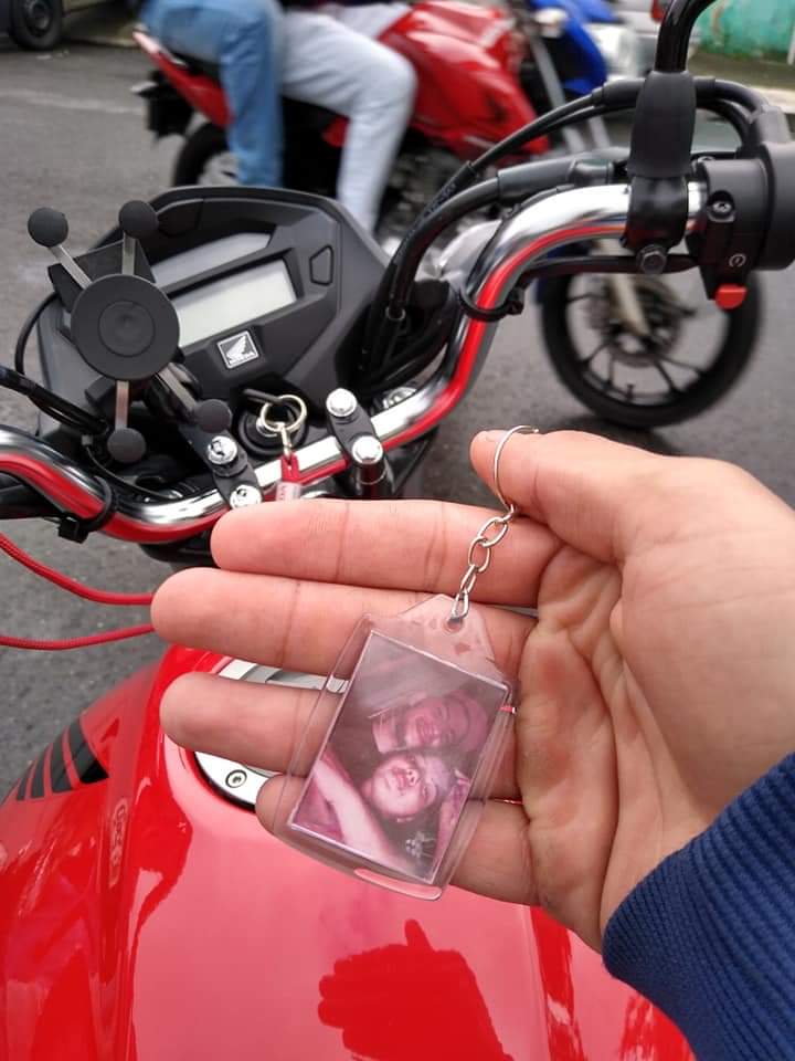 jewelblockchain's tweet photo. "Pilota com cuidado. Eu preciso de você aqui comigo!" 💘 https://t.co/fDmf35R7z1