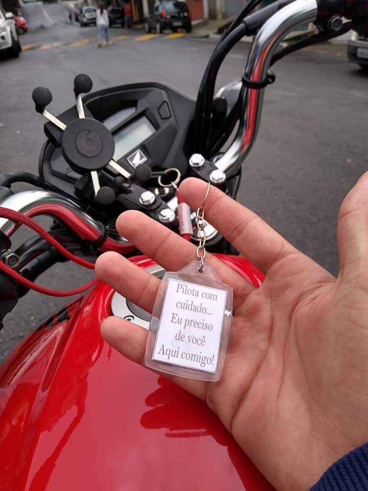 jewelblockchain's tweet photo. "Pilota com cuidado. Eu preciso de você aqui comigo!" 💘 https://t.co/fDmf35R7z1