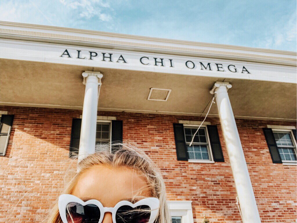 AXOZetaSigma's tweet photo. Heart eyes for Alpha Chi 😍 Panhellenic recruitment registration opens TODAY!! We’re so excited! Link is in our bio ‼️ #AXO_MSU #GOFSL https://t.co/wcTGiacTuv