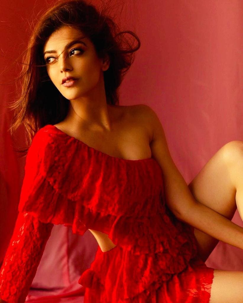 georgeviews's tweet photo. When @MsKajalAggarwal tries fashion, it doesn't go wrong. Her fashion sense has gone a notch above the rest. She's become a muse for fashion. Her styling head-to-toe pulls off an effortless allure,but it's her inherent confidence that makes her look magnificent. #KajalAggarwal https://t.co/kzr0iyHSdG