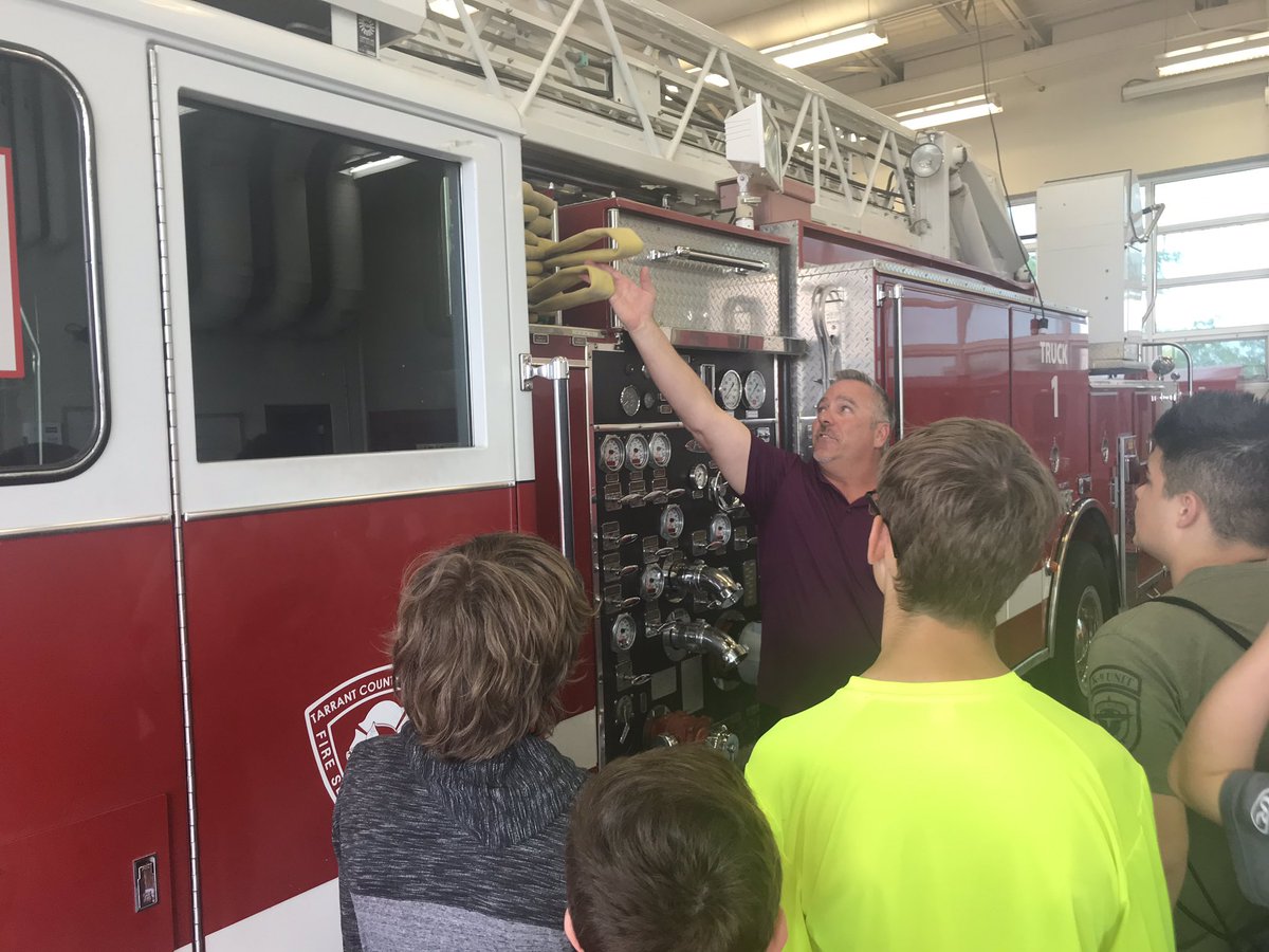 baylor1995's tweet photo. #HMSYES2019 A Day in the Life saw some pretty cool wreckage used to train first responders from all over the DFW area https://t.co/IhCfKin2SM