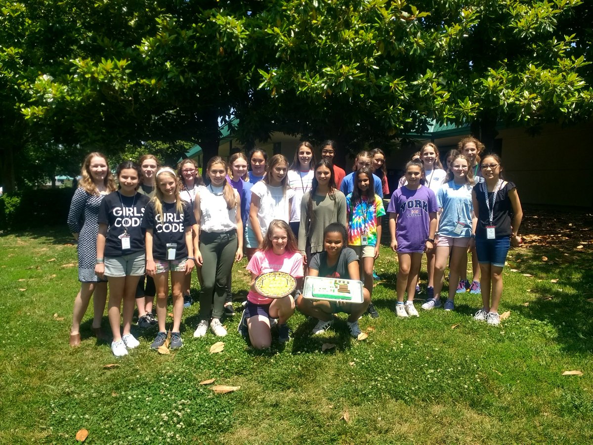 ms_e_roach's tweet photo. Great time celebrating today! I got a little choked up watching them practice their end of year presentations. These young ladies are about to change their world! @RavenscroftNC @GirlsWhoCode https://t.co/jDFYwIKkKA