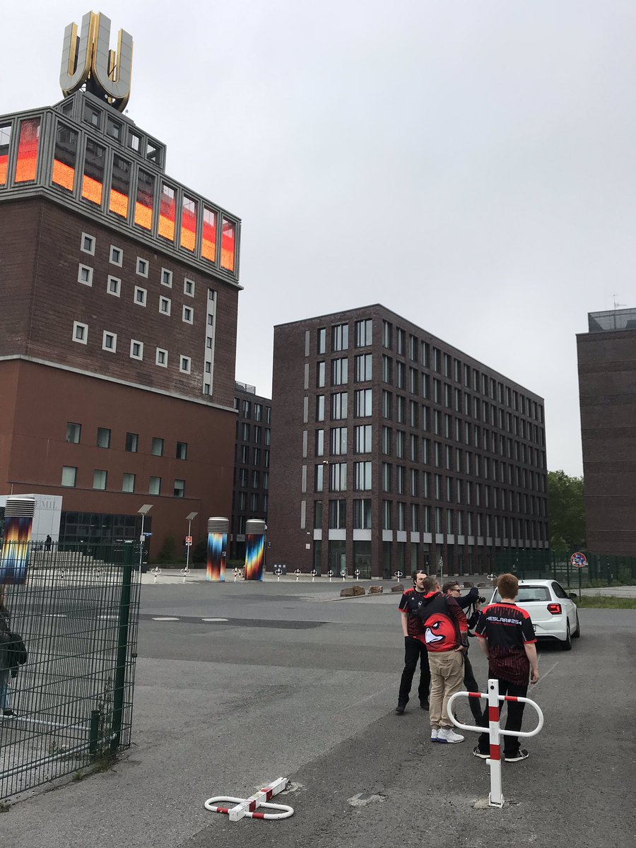 dontbemad_HS's tweet photo. media day 😁 shooting for @HouseRivalries play off promotion in Dortmund today 💪🏼

@DortmundEsports @Theslar_HS @Destroya_HS @Rabbiths2 @SvenBuechner1 https://t.co/VT37aiB88g