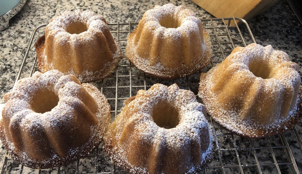 GillisHL's tweet image. Argh!!! My mini-lemon breads were overflowing in my new cake pan (😫); but they still taste yummy according to my little man.  

I am pretty sure that my buddy, Robbie, would still be willing to officially taste test. 😋
#baking #lemonbread