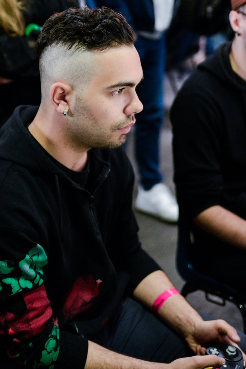ThePacTim's tweet image. Chose promise chose due, on commence à publier les premières photos de la @DreamHackFR Tours avec l'homme qui nous a détruits sur Smash au Meltdown @Fosskoush ! #DHFR2019 #IntelSource