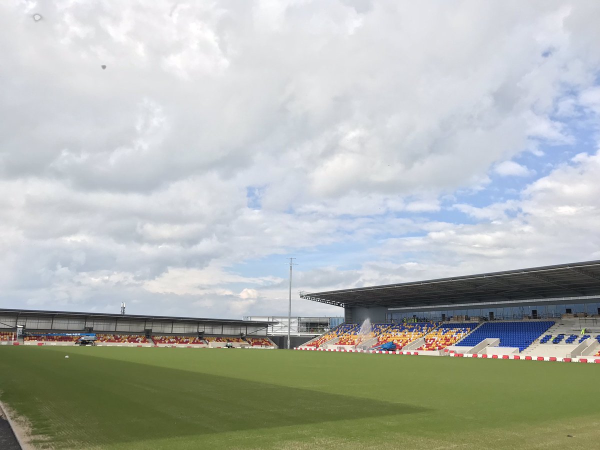 It didn’t take long for the grass to grow, see the before pic (taken Wed 15th) and the after pic (taken today)! 👍😃⚽️🏉#WOW

<a href="/YorkCityFC/">York City FC</a> @YorkKnightsRLFC <a href="/YorkStadium/">York Stadium Leisure Complex</a> #Stadium #Grass #Pitch #York #YorkCommunityStadium #TheGrassIsGrowing
