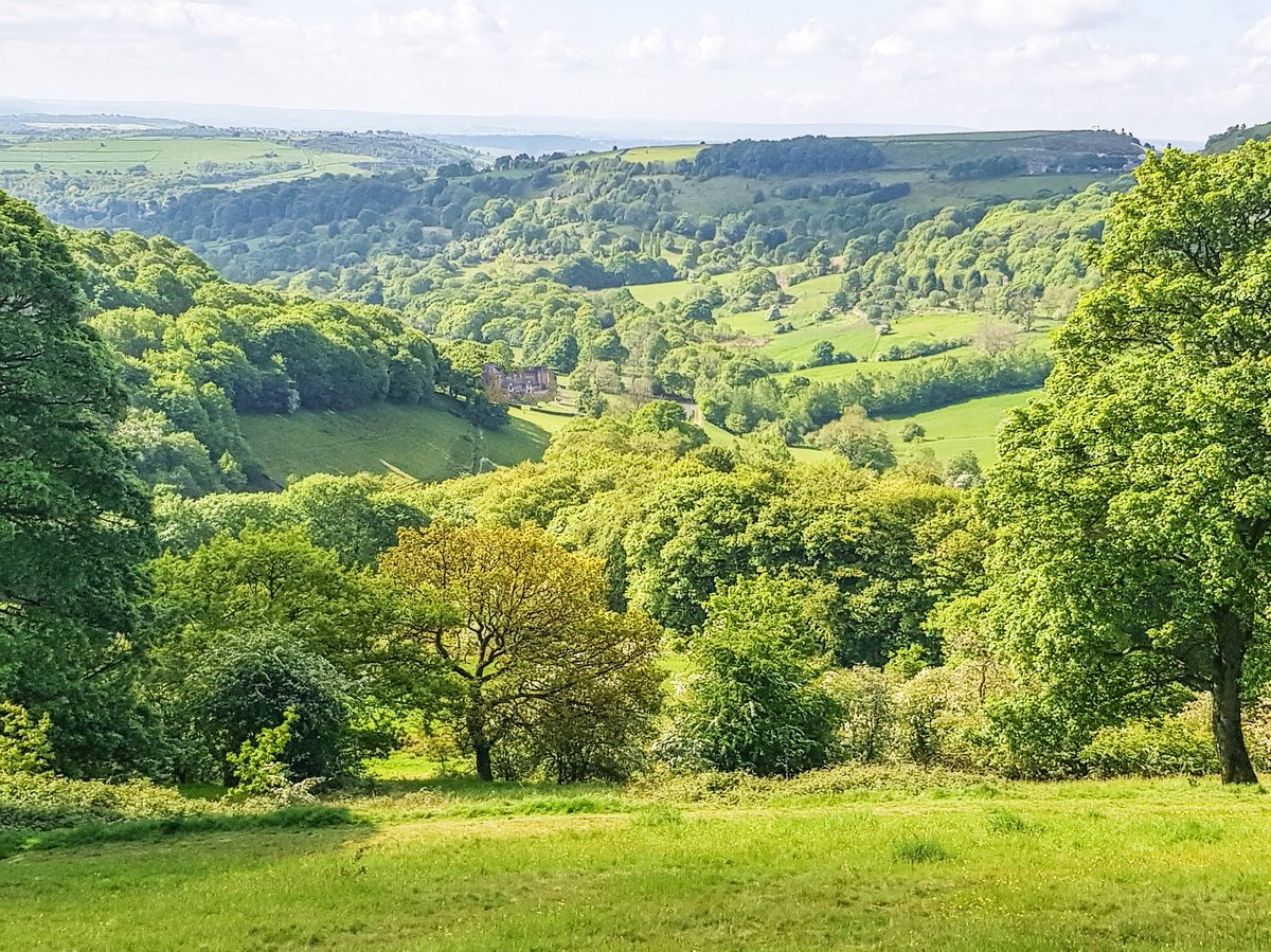 Walked up and recreated the fictional position of "shabby little shibden " this morning alas Suranne was not coming over the hill @HxVisitorCentre <a href="/HXCourier/">Halifax Courier</a> <a href="/spiceyw/">Sally Wainwright</a> @ #SuranneJones #gentlemanjack #bbc #yorkshire #shibden