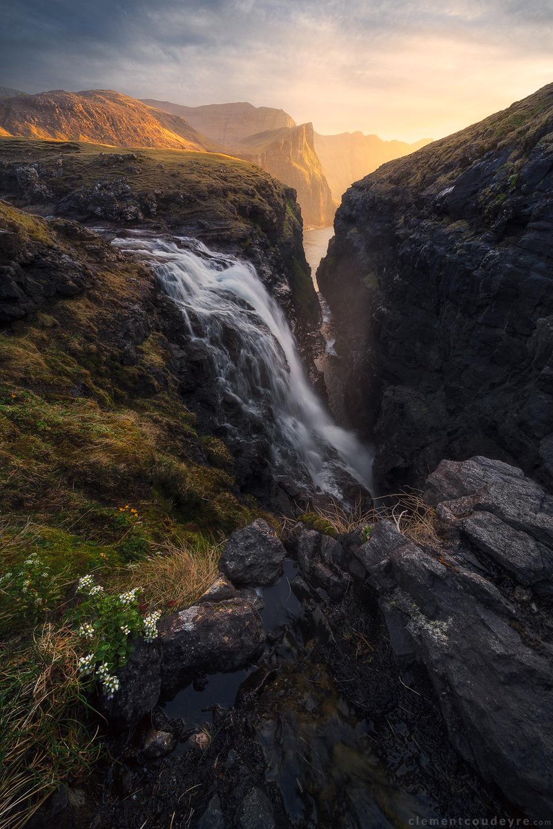 “I have to admit that Faroe Islands fits with my definition of Paradise Islands.  Cliffs inhabited by thousands of birds, a waterfall that throws itself into the sea, all lulled by the noise of the Ocean"

- Clément Coudeyre, #landscapephotography 

#CNtraveler #TravelTips