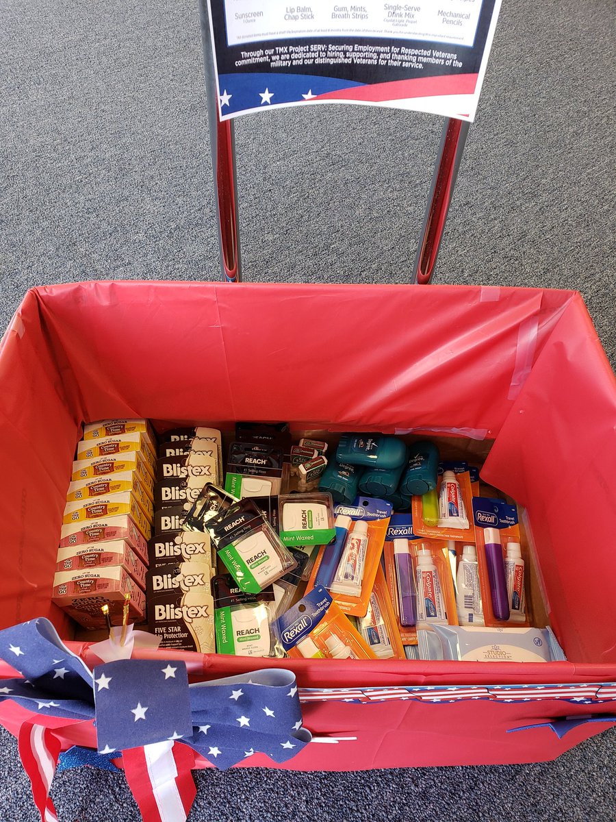 RachelB86558068's tweet photo. Our box is filling up! #TMXProjectSERV @micheleleigh8 @AngiDukeR11 @kdavis1378 @StevenPeets2 https://t.co/xW59zk7aKz