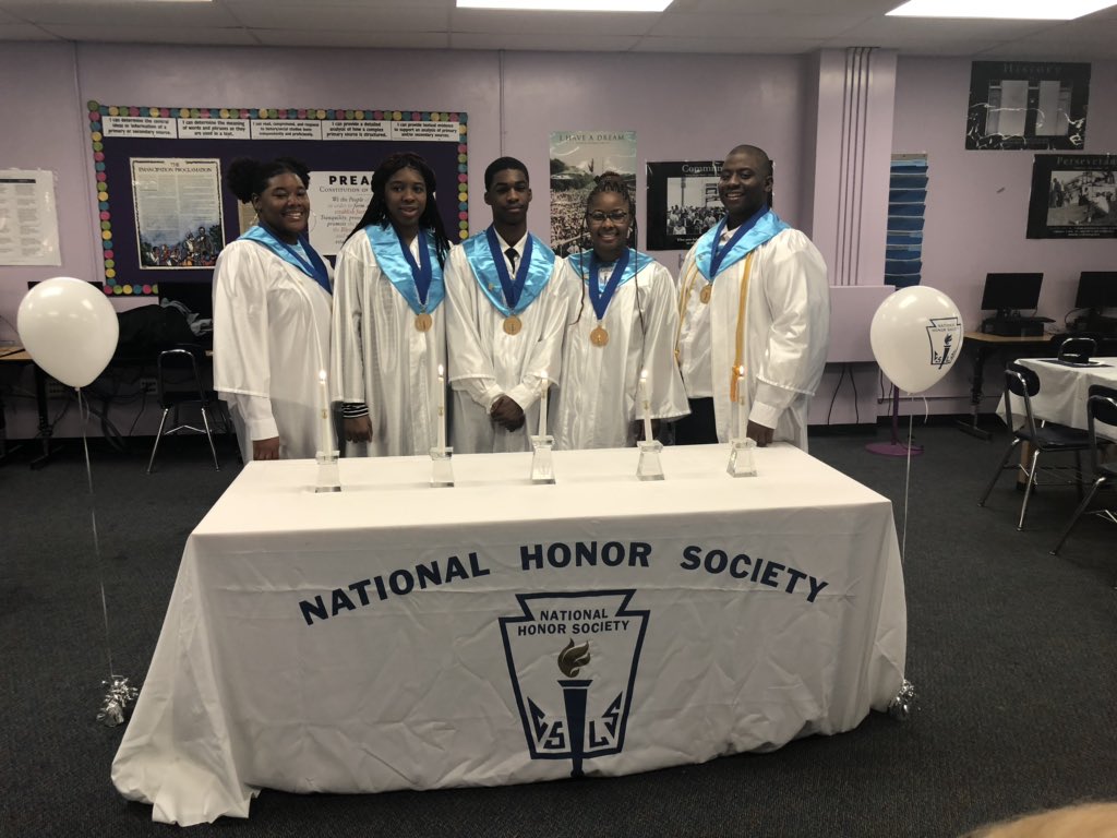 CTownNewTech's tweet photo. Congratulations to our new National Honors Society members!  @CLEMetroSchools @newtechnetwork https://t.co/UenGZmurhf