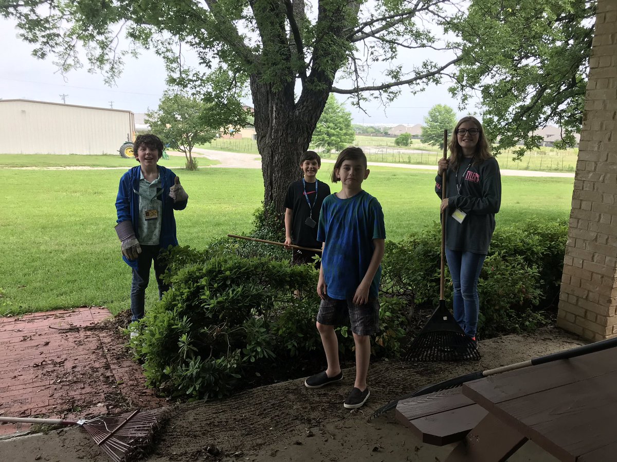 JeffHarvath's tweet photo. #HMSYES2019                           #CraftsforChristHaven               A little spring cleaning. https://t.co/L3F5hYvSwD