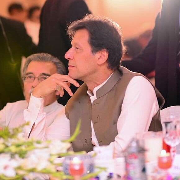 AqifRajput's tweet photo. آج چوروں کواکٹھے دیکھ کر آپکی عظمت دل میں مزید پختہ ہو گئی صرف آپ ہی ہیں جس کو یہ اپنے ساتھ نہیں ملا سکے۔آپ ان سب سے مختلف ہو آپ اس ملک کے لیے اللہ تعالیٰ کا انعام ہو۔ہمیں یقین ہےکہ آپ پاکستان کودنیا کابہترین ملک بنا کر چھوڑو گےان شاءاللہ😇
اللہ تعالیٰ اپکوسلامت رکھےشہزادےآمین😘 https://t.co/ESir5Cxuph