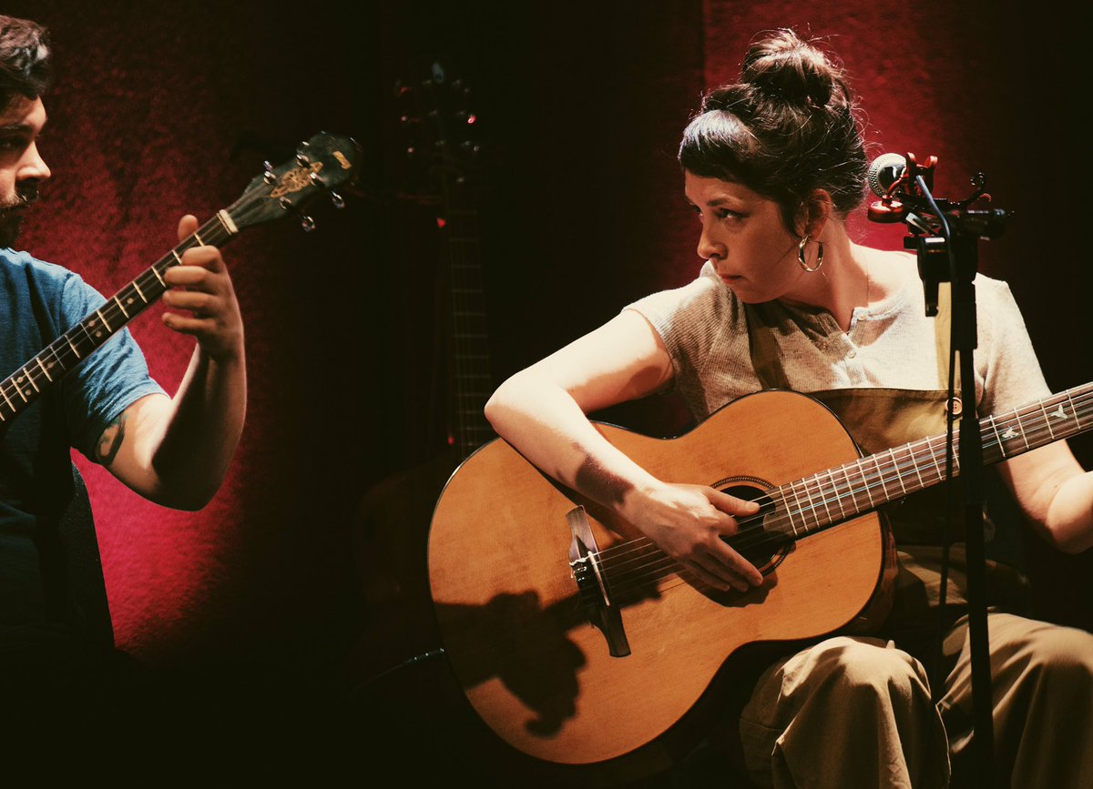 lisaoneillmusic's tweet image. Thx to all who helped sell out this Wednesday’s gig in Galway &amp;amp; Cork Sunday - in between there’s still tix left for: 
23 - @mydolans - ticketmaster.ie/lisa-oneill-li…

24- @DeBarraFolkClub - secure.tickets.ie/Booking/EventT…

25 - Cleere's (available at Cleere's 056-7762573)

Photo by @fleurneale