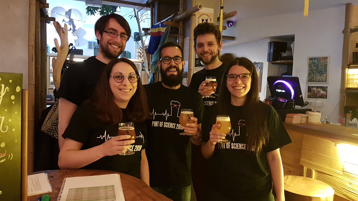 La team Notre corps de #Strasbourg ready pour la première soirée au #Mandala. On vous attends les bras ouverts 🤗🙈🍻🔬 #pint19