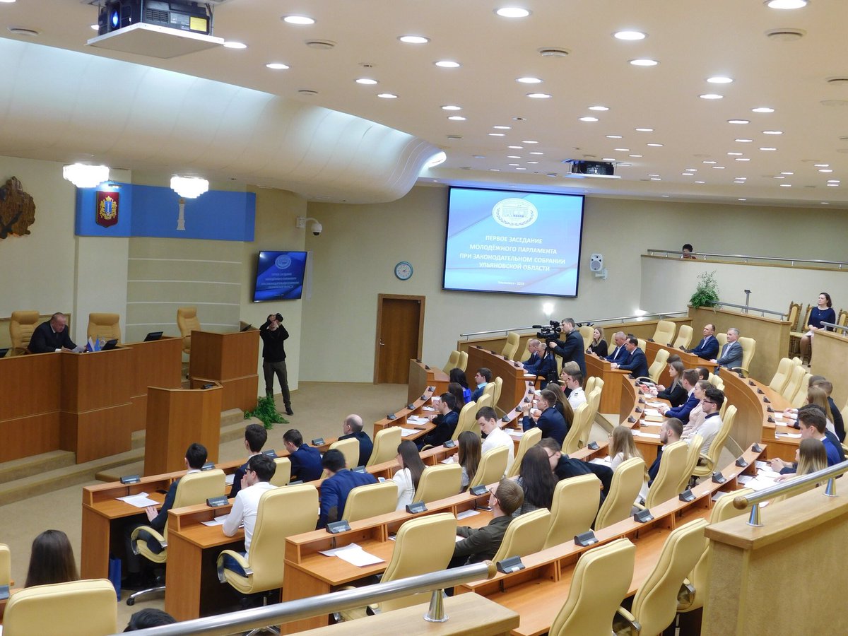 Предложил внести изменение в 152-ЗО в части увеличения суммы выплат семьям, имеющих детей инвалидов. На сегодняшний день данную выплату получают 570 семей в области. Считаю, что это необходимая мера поддержки. Сейчас это 300 рублей/мес. Цифра - «чтобы была»