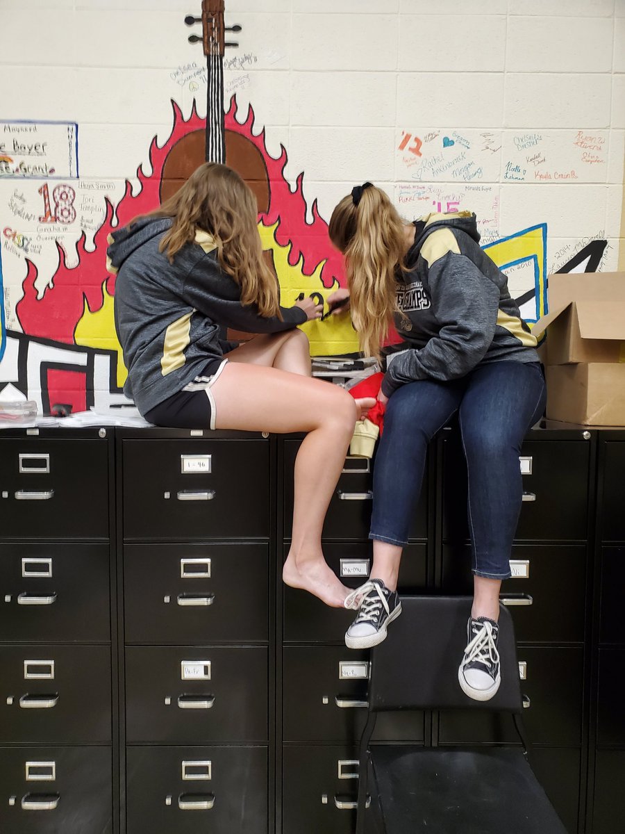 OhOrchestras's tweet photo. What a group! These seniors have waited 8 years to sign this wall. Today was the day. We will definitely miss each of them. https://t.co/Yn2sK39yAs