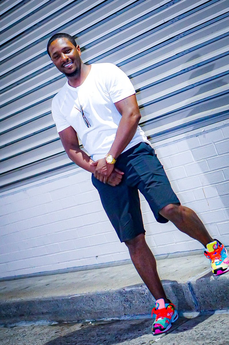 RobbRL's tweet photo. "I'm out here ballin', I know y'all hear my sneaks" https://t.co/aaKKxMmyCy