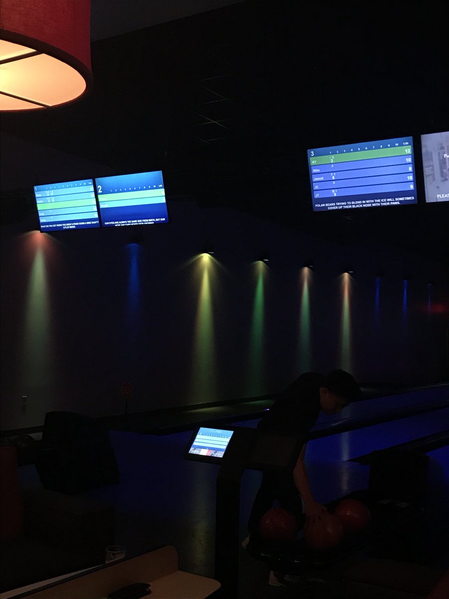 Jojari_'s tweet photo. I haven’t bowled in 20 yrs I say then immediately throw 2 strikes in a row out the gate 😂
#theydontbelieveme #missedcalling https://t.co/nfy6iF6E7G