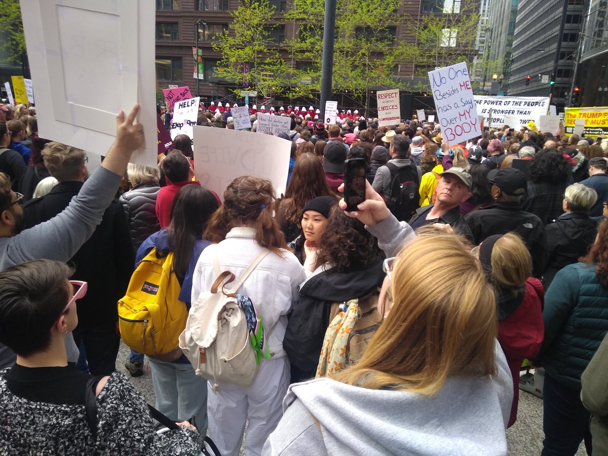 SatActionClub's tweet photo. Huge turnout in Federal Plaza for choice and reproductive rights! We must keep abortions safe and legal. #PassTheRHA #twill #Chicago https://t.co/84OzQkqyIf