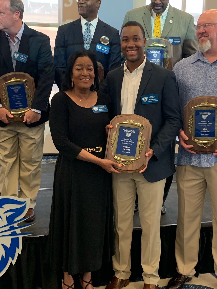 DoIt4Dandra's tweet photo. A huge honor for Dandra Thomas to be inducted in the inaugural class of the Wampus Cats Sports Hall of Fame. Pictured here: her mother Sandra Thomas and son Breylin Smith.  Thanks to @ibgolfen for speaking on her behalf and to @Fab44Tv for the special video footage @agentmariot https://t.co/2Vg6V8dB4Y
