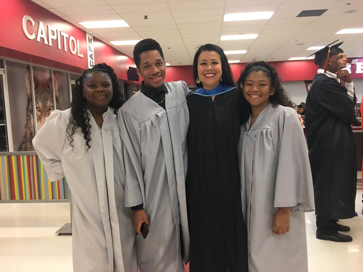 dmhsDANCE's tweet photo. These Juniors! 3 of the 6 Junior Marshalls were Fusion Dancers. (That means they are the top of their class)
Christina is a Sargent Major and Special Projects Officer, as well as a Fusion Dancer, and lead the presentation of colors. https://t.co/uiSGj67fAD