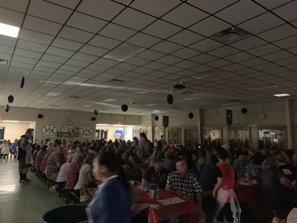 castle_wr's tweet image. The 6th Grade Annual Murder Mystery Dinner Theatre 🎭 

These kids are so talented! 

#TomcatTradition #LiveTheatre #OnceATomcat #AlwaysATomcat