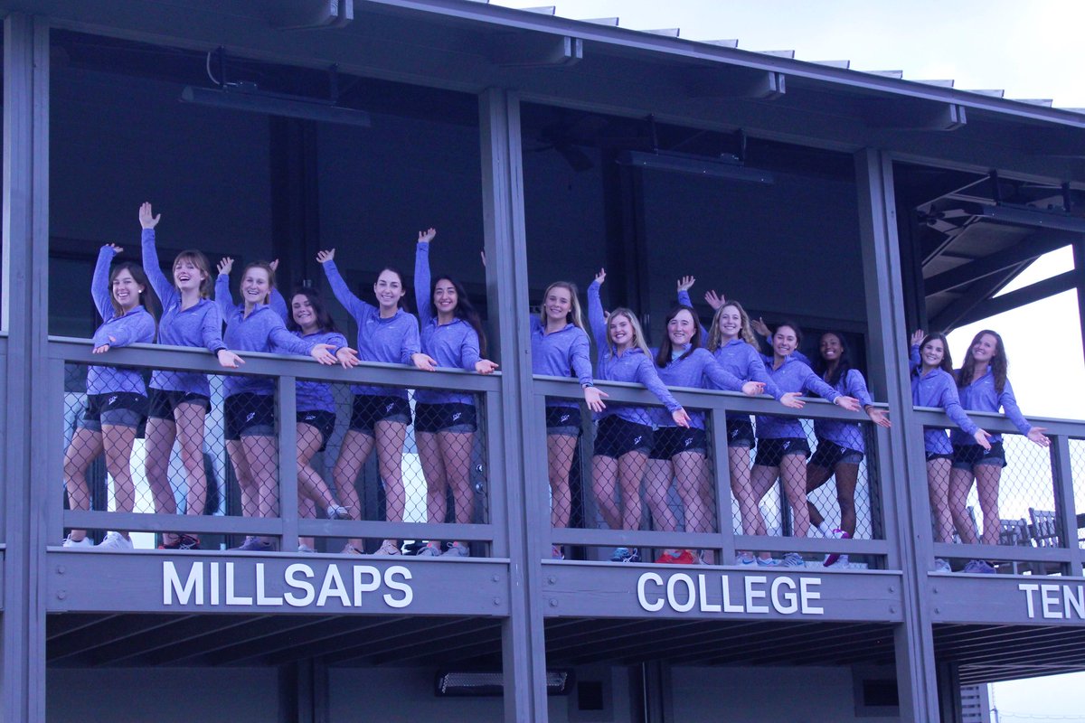 🚨💯This team has done it again! After a semester of hard work on and off the court, these women finished amongst the top of all programs on campus with a 3.53 Team GPA! #BOWS