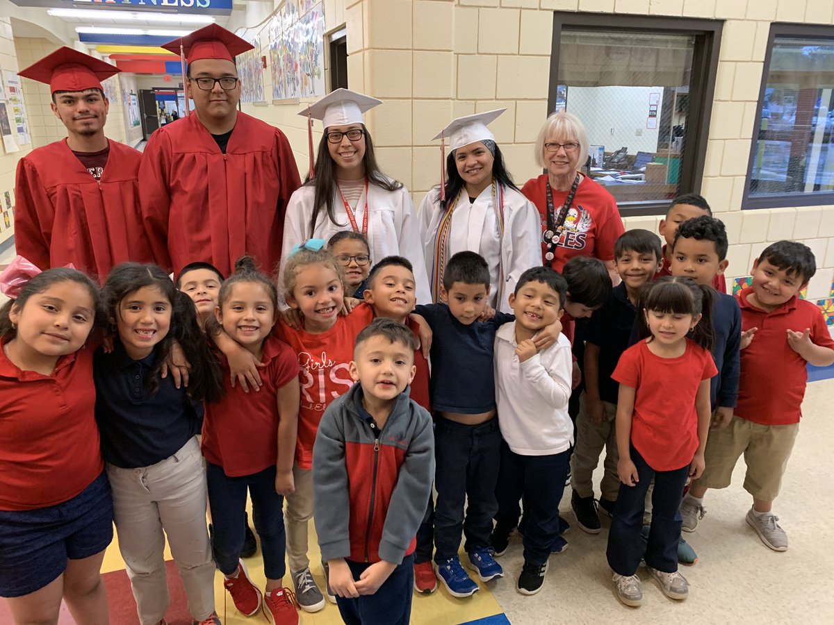 CloudEagles's tweet image. Having former Cloud students come and walk the halls in their caps and gowns was a highlight!! Showing our students that they too can be #FutureReady! #WPSPROUD #CloudProud