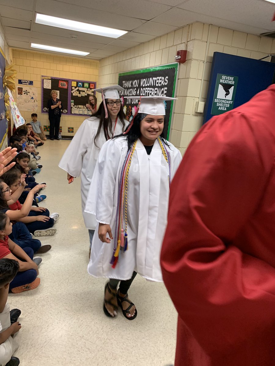 CloudEagles's tweet image. Having former Cloud students come and walk the halls in their caps and gowns was a highlight!! Showing our students that they too can be #FutureReady! #WPSPROUD #CloudProud