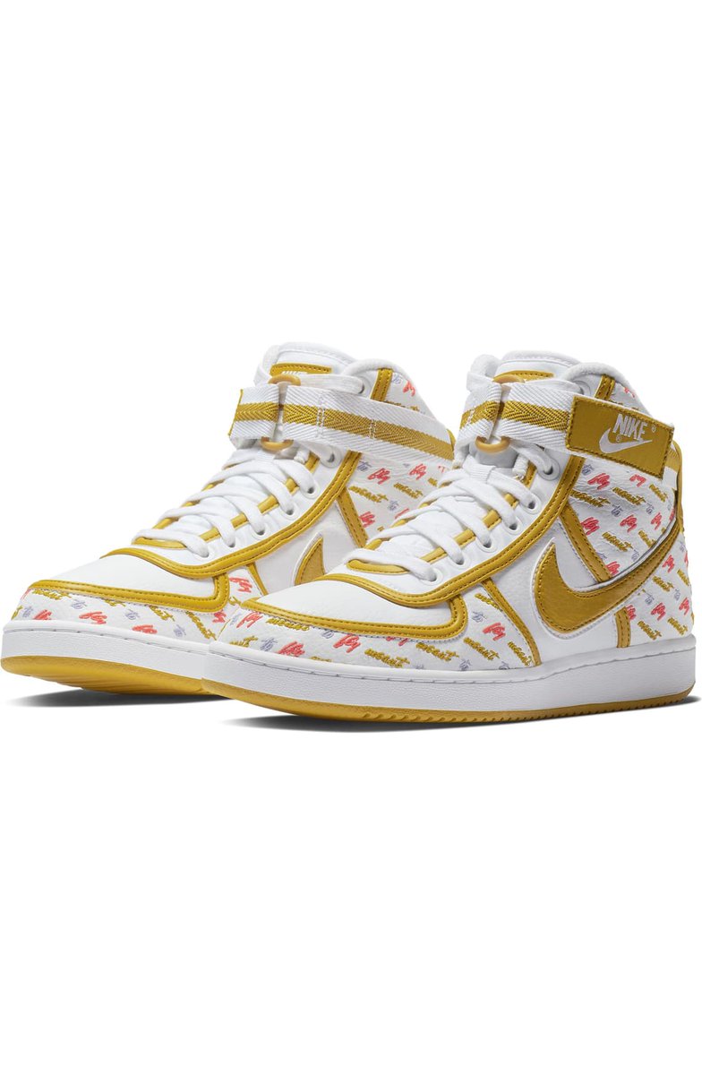 jbfletch_'s tweet photo. Got stressed bought hi-tops, the vicious cycle continues. @vogueandcode I'm now waiting to order something to match these lovelies. #meanttofly https://t.co/DhczND0te8