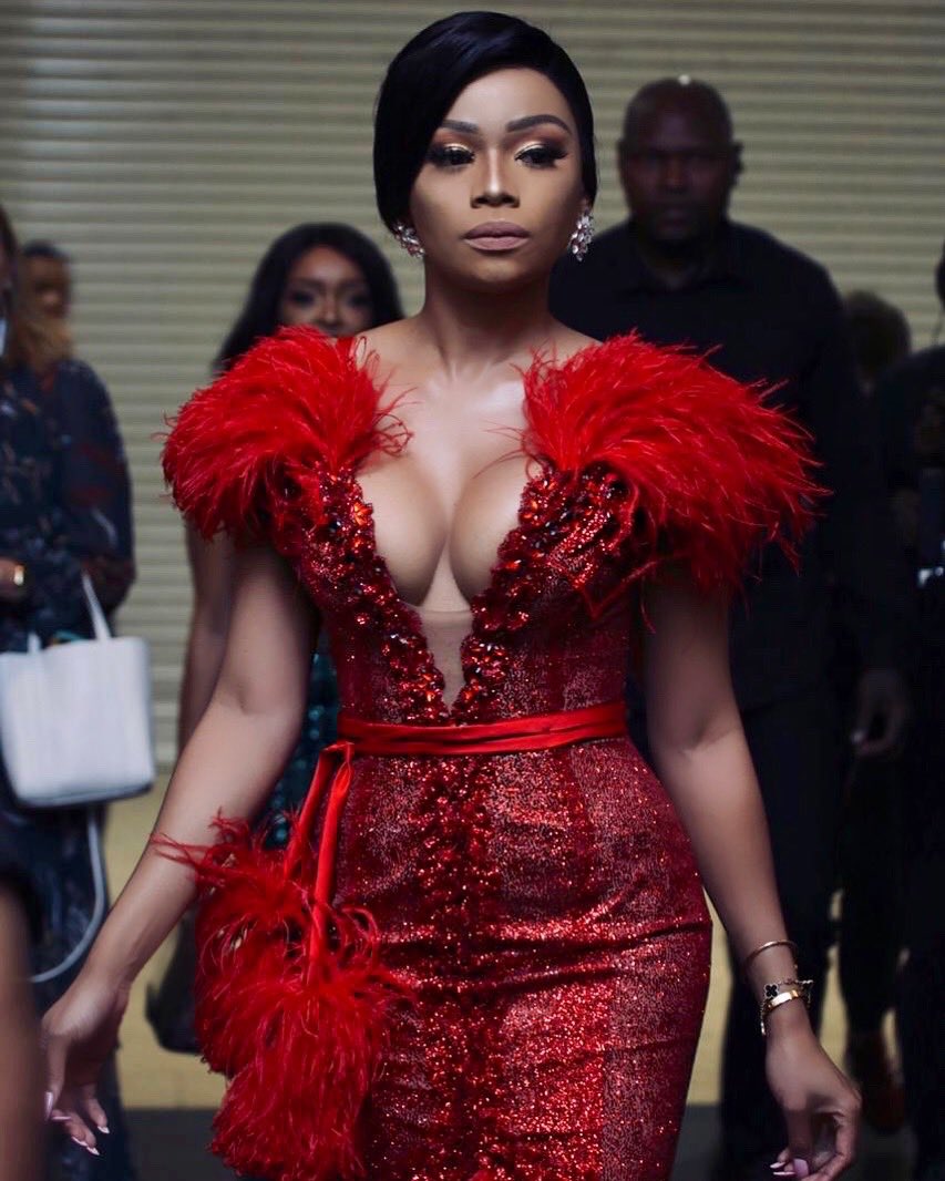 Bonang's tweet photo. Little red riding hood....💉 #PSLAwards19 https://t.co/7K1dQFCdDg