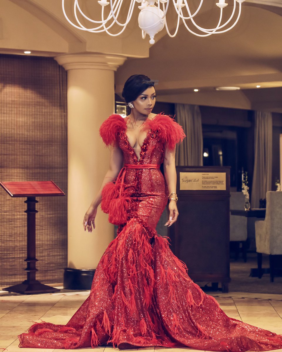 Bonang's tweet photo. Little red riding hood....💉 #PSLAwards19 https://t.co/7K1dQFCdDg