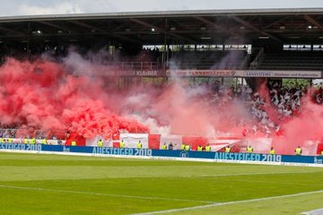 Ultramaniatics_'s tweet photo. Karlsruher SC 🆚 Hallescher.
#KSCHFC
🗓️ 18/05 https://t.co/1V4IdhTfWy